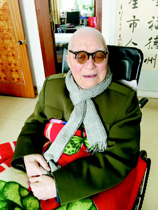百岁英雄袁美义近影。　陈巨慧　摄影 