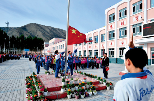 华能集团出资援建的新疆克州阿合奇县同心中学。_副本