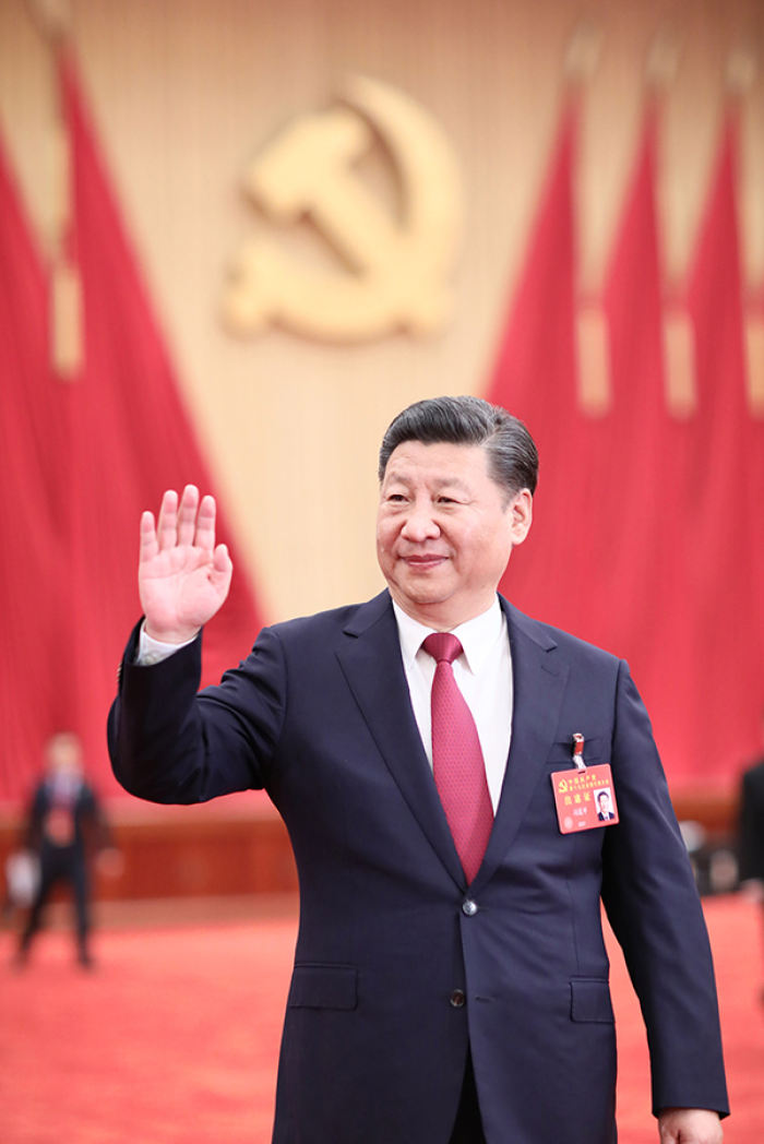 10月25日下午，中共中央总书记、国家主席、中央军委主席习近平等领导同志在北京人民大会堂亲切会见出席党的十九大代表、特邀代表和列席人员。新华社记者 兰红光 摄