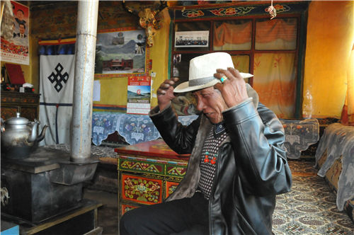 甲谐第六代传人扎西老人