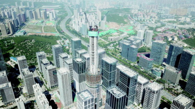 经十路两侧建筑正在逐步“长高”。(资料片)齐鲁晚报·齐鲁壹点记者王媛摄