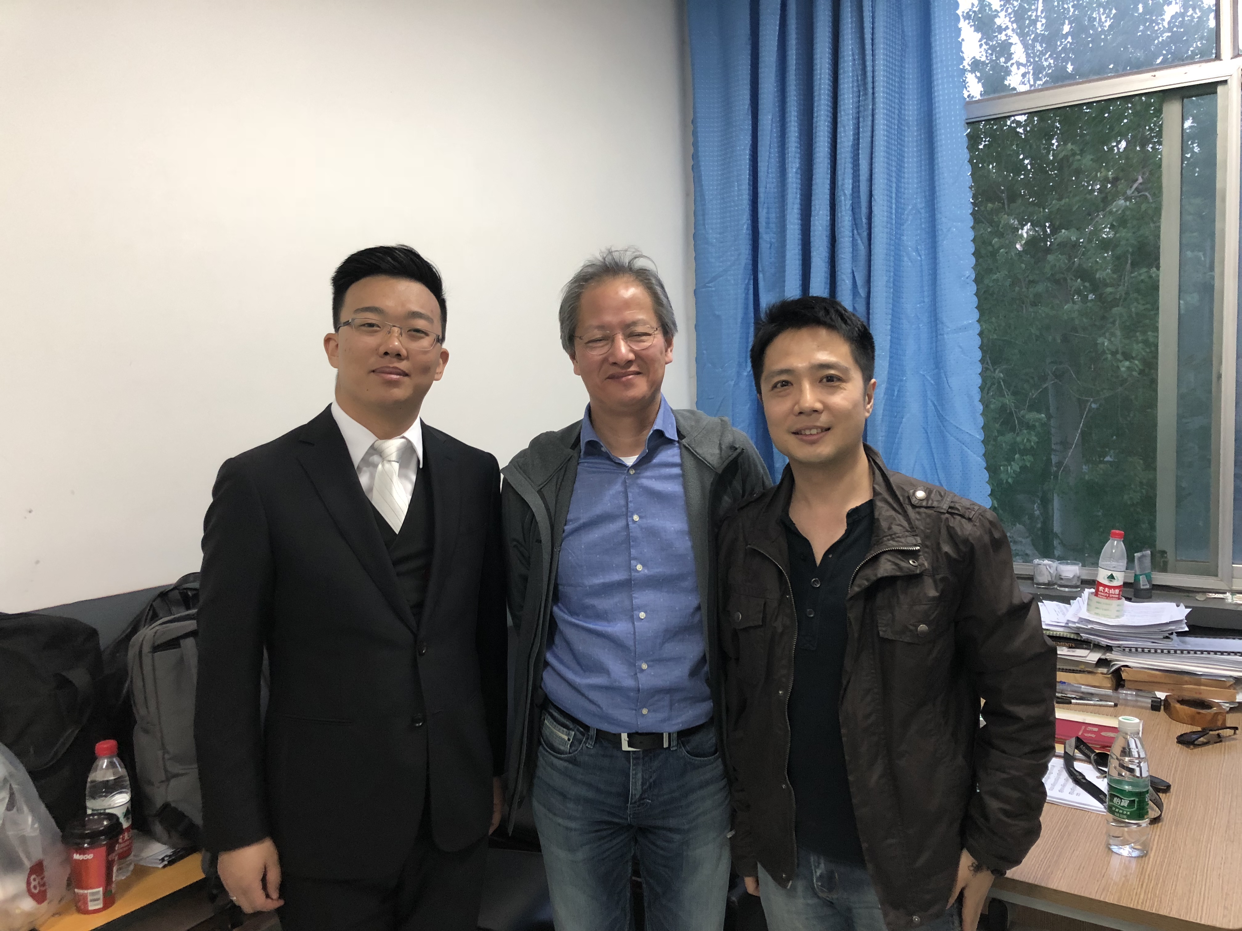 乐团艺术总监与乐团顾问施宁教授（比利时国家交响乐团首席、比利时高等音乐学院教授）、卓品教授（山东大学艺术学院教授）