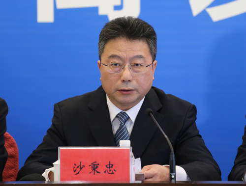 青岛市委政法委副书记、市扫黑除恶专项斗争领导小组办公室副主任沙秉忠发布有关情况