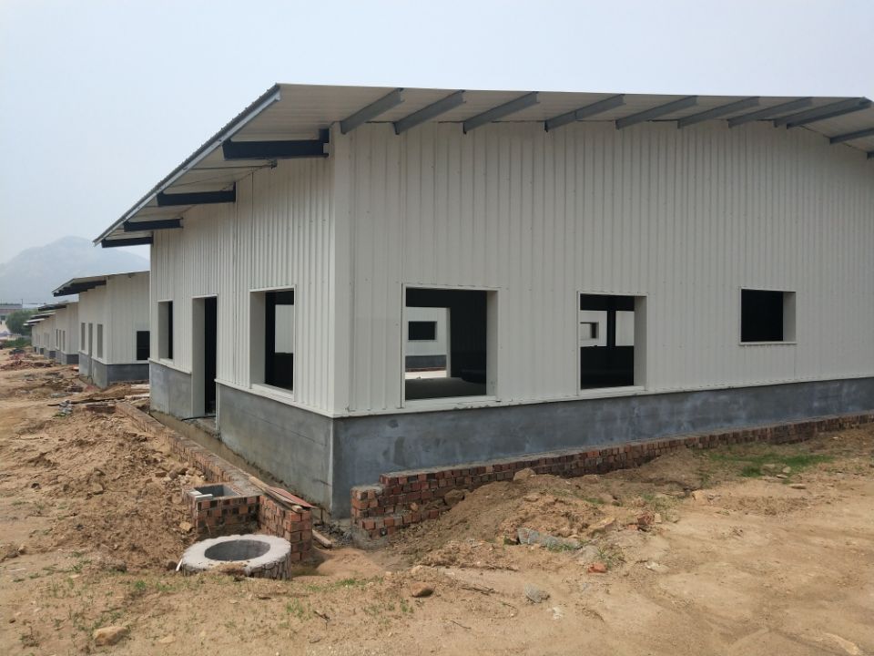 薄家口茶叶标准化加工示范园区一期6座茶叶加工厂房的钢结构主体建设已完成,预计今秋启用