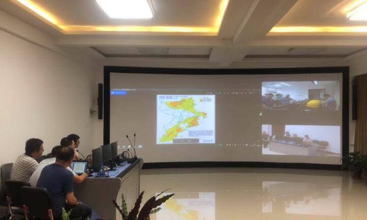青岛市地质灾害气象风险预警室实时监控台风动向