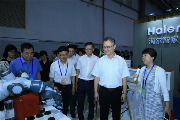 2019年7月27日，王清宪到青岛国际会展中心参观青岛国际软博会。