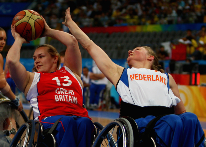 芭芭拉参加2008年北京残奥会轮椅篮球比赛 图源：盖蒂图片社

