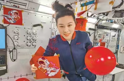 1月31日，王亚平向祖国和人民送上新年祝福