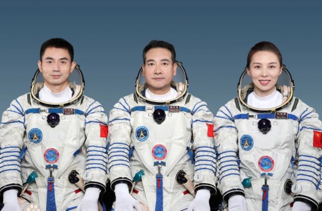 神舟十三号载人飞船航天员乘组（叶光富、翟志刚、王亚平）