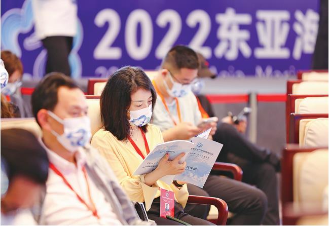 现场观众认真聆听主题演讲。记者 王培珂 摄