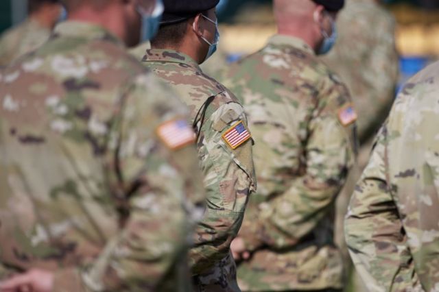 2020年9月17日，美国士兵参加在乌克兰西部利沃夫州举行的代号为“快速三叉戟-2020”的多国联合军事演习开幕式。新华社发
