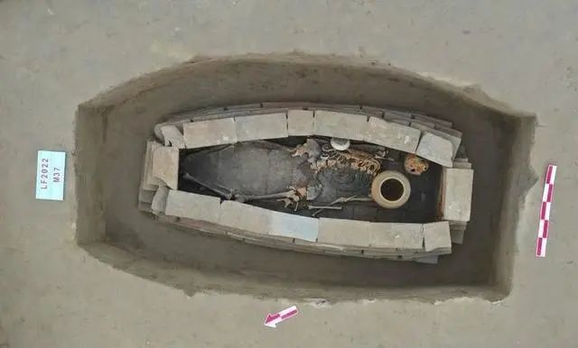 无墓道舟形墓
