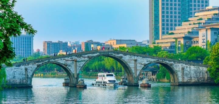 大运河杭州段拱宸桥。杭州市运河集团供图