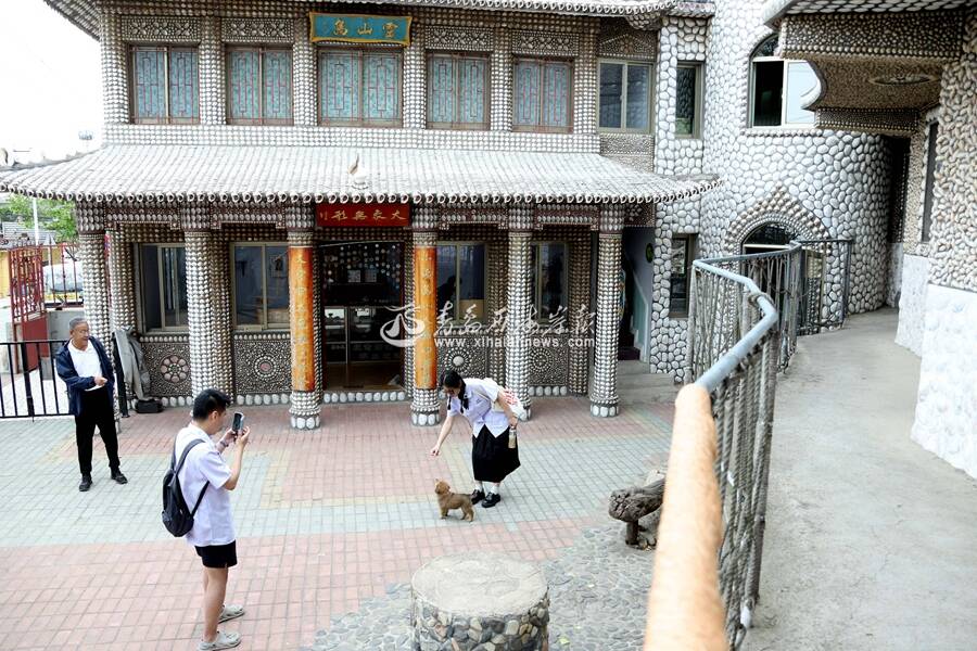 “世界第一贝壳楼”吸引游客前来打卡。