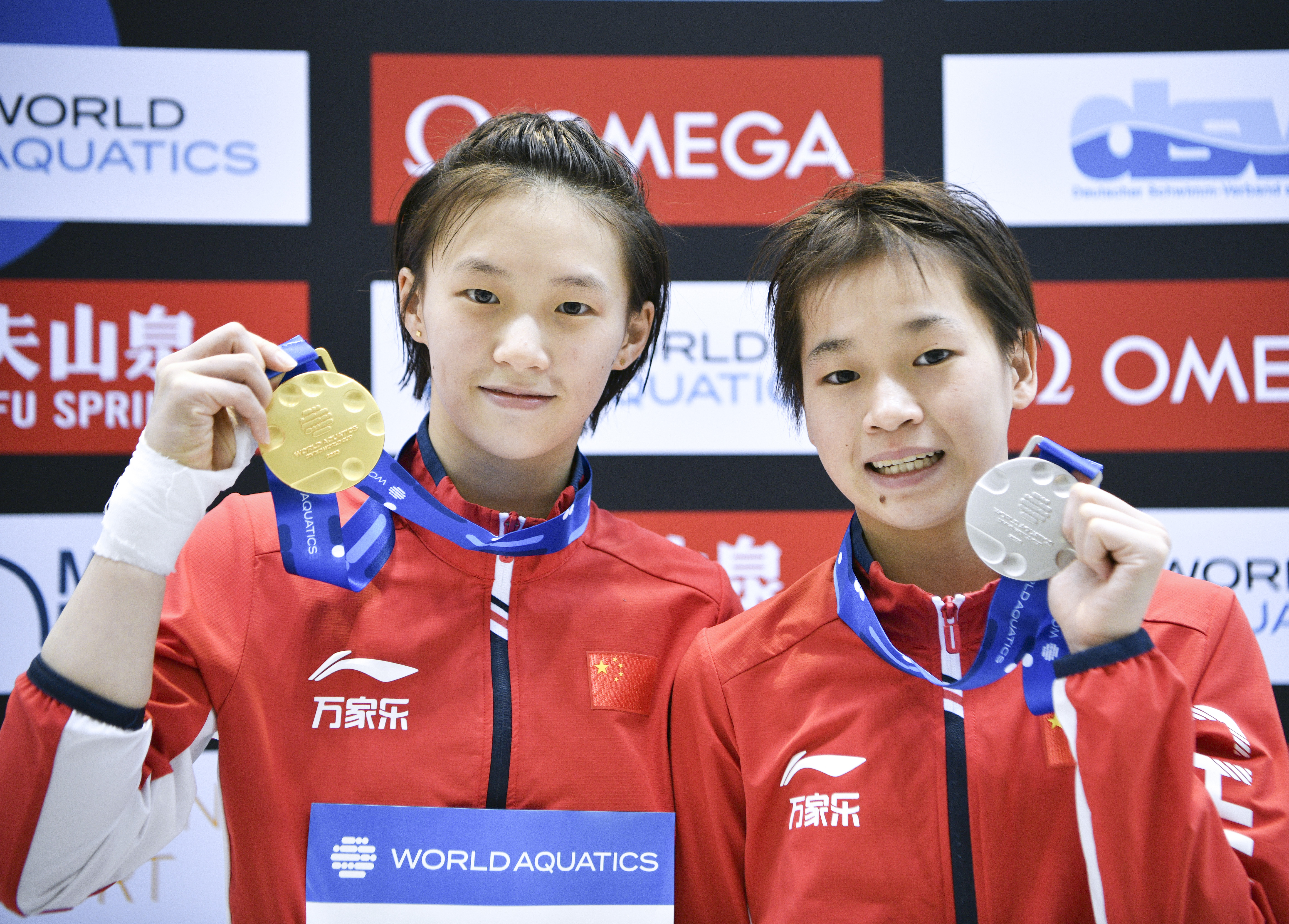 8月5日，在德国柏林举行的2023年世界泳联跳水世界杯总决赛女子10米台决赛中，陈芋汐与全红婵包揽冠亚军。新华社记者 任鹏飞 摄