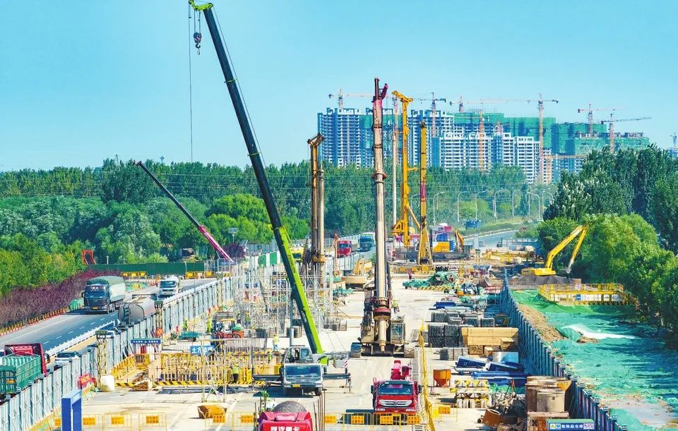 有轨电车项目建设现场。图片来源：济南日报