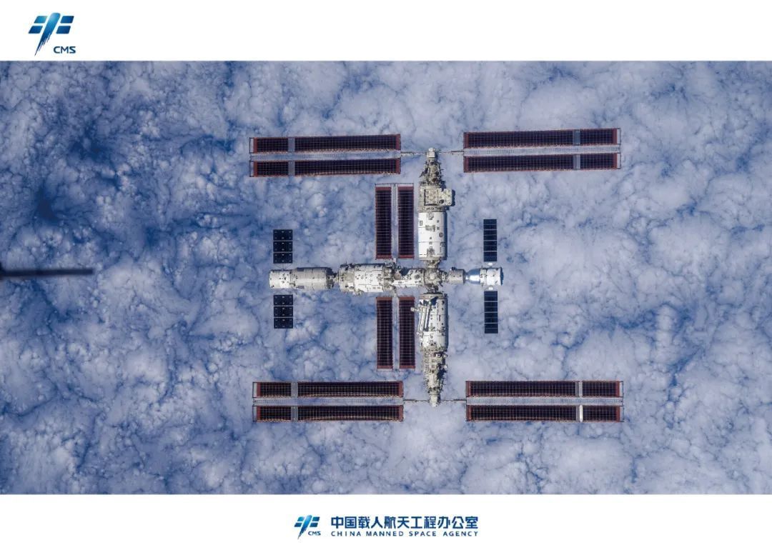 神舟十六号航天员拍摄空间站组合体全景图像（来源：中国载人航天微信公号）