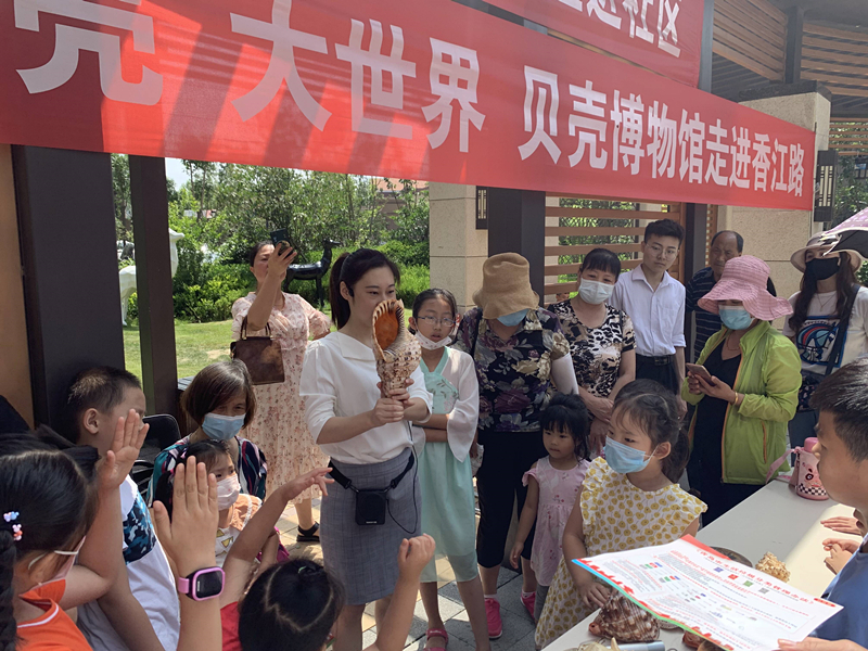 “小贝壳进香江”开拓了孩子们的眼界。记者 丁霞 报道