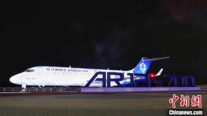 中国新闻网|中国ARJ21客机已交付38架 通航64城载客逾130万人次
