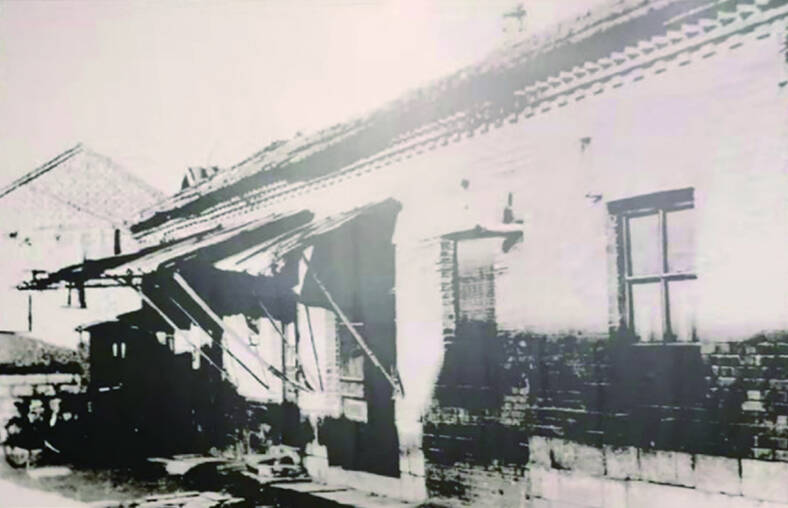 1921年5、6月间，津浦铁路济南大槐树机厂工人俱乐部成立，图为俱乐部旧址。