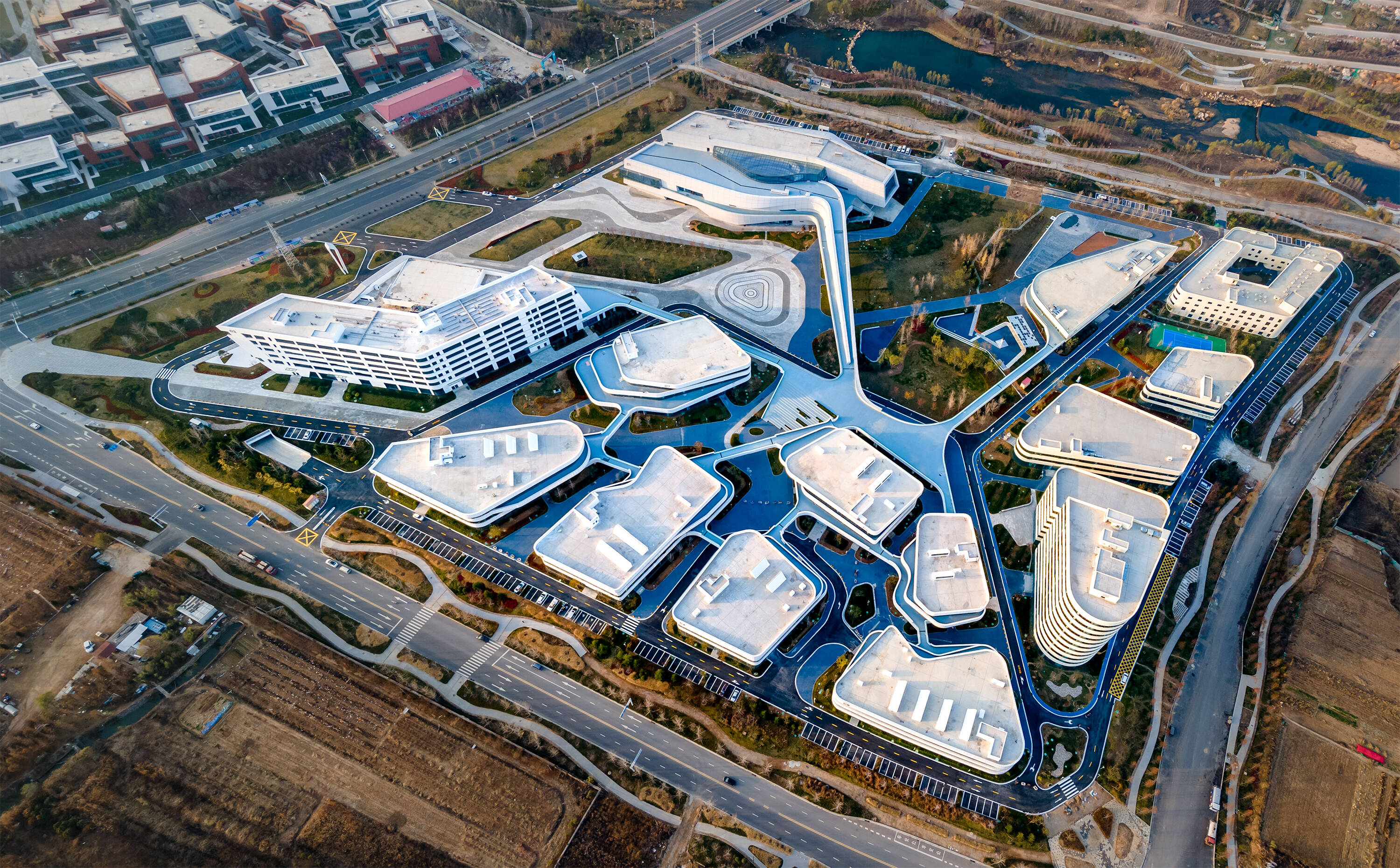 俯瞰清华青岛艺术与科学创新研究院。