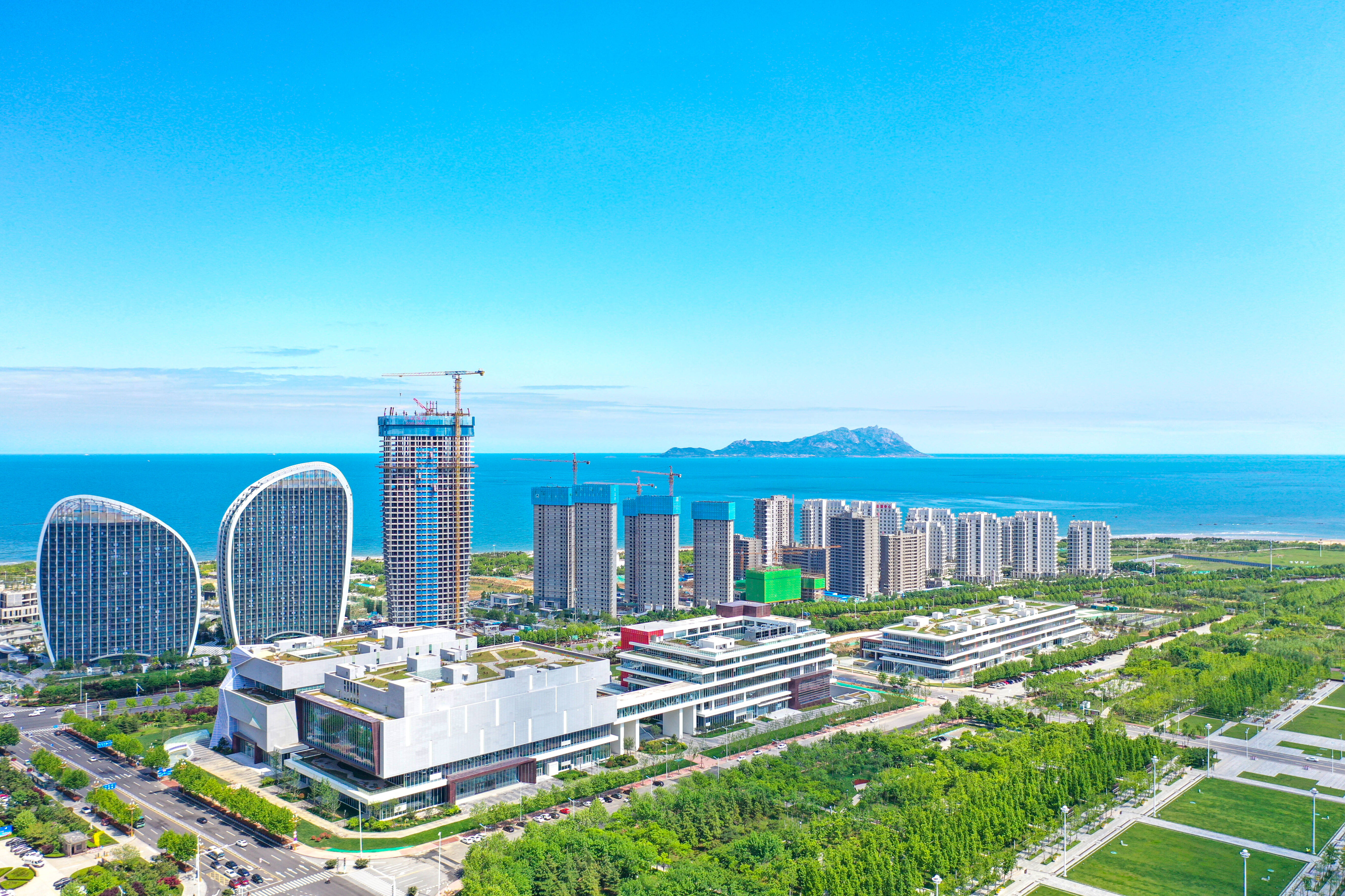 由黄发集团承建的西海岸新区市民文化中心项目。