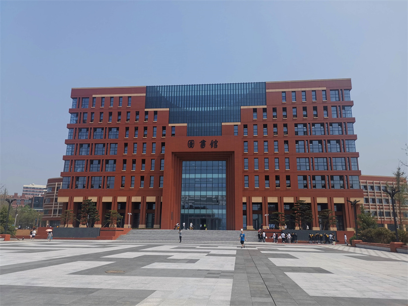 青岛理工大学西海岸新区主校区图书馆。记者 张静 摄
