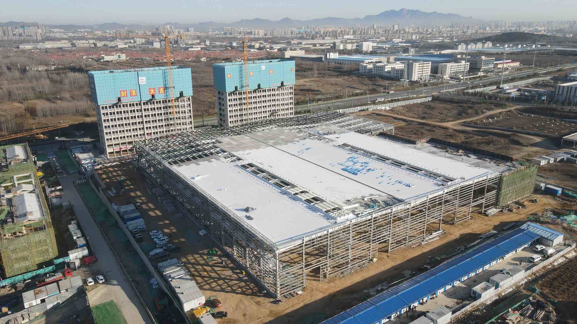 融发高端材料产业园一期工程于11月23日上午完成主体封顶。通讯员 殷世界 摄