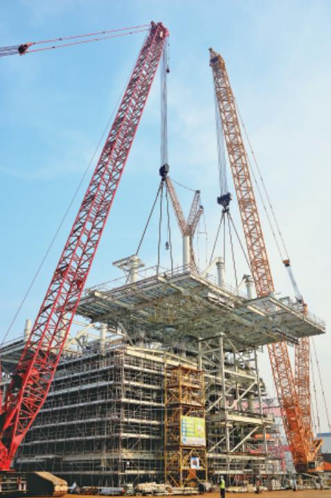 加拿大LNG项目首个核心工艺模块建设现场。