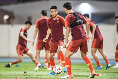 11月12日，中国队球员在训练中。新华社发