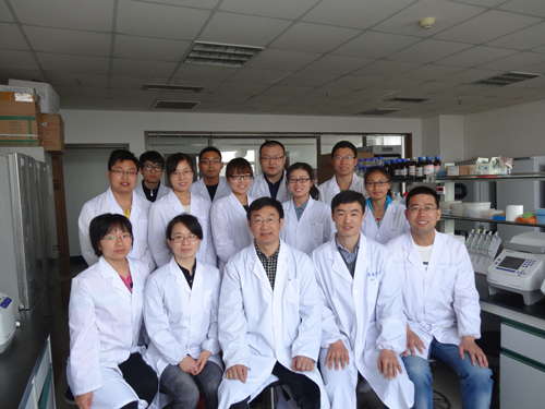 杨建敏教授和他的团队。