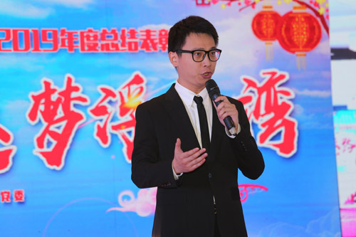 男声独唱《阳光路上》 男声独唱《阳光路上》