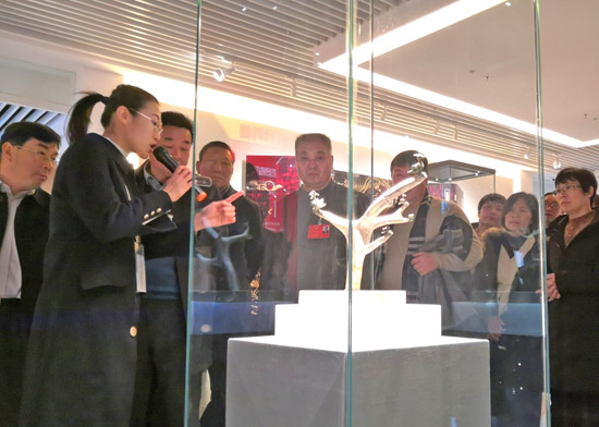 1月8日，济宁市人大代表视察济宁市博物馆。（王浩奇 报道） 