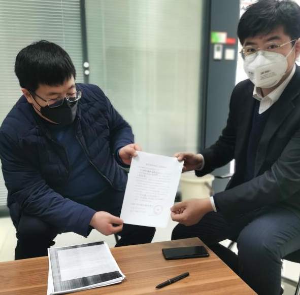 瑞信担保公司与银行进行手续办理，提速放贷速度。