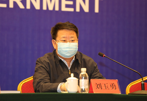 青岛市住房城乡建设局党组成员、副局长刘玉勇回答媒体提问