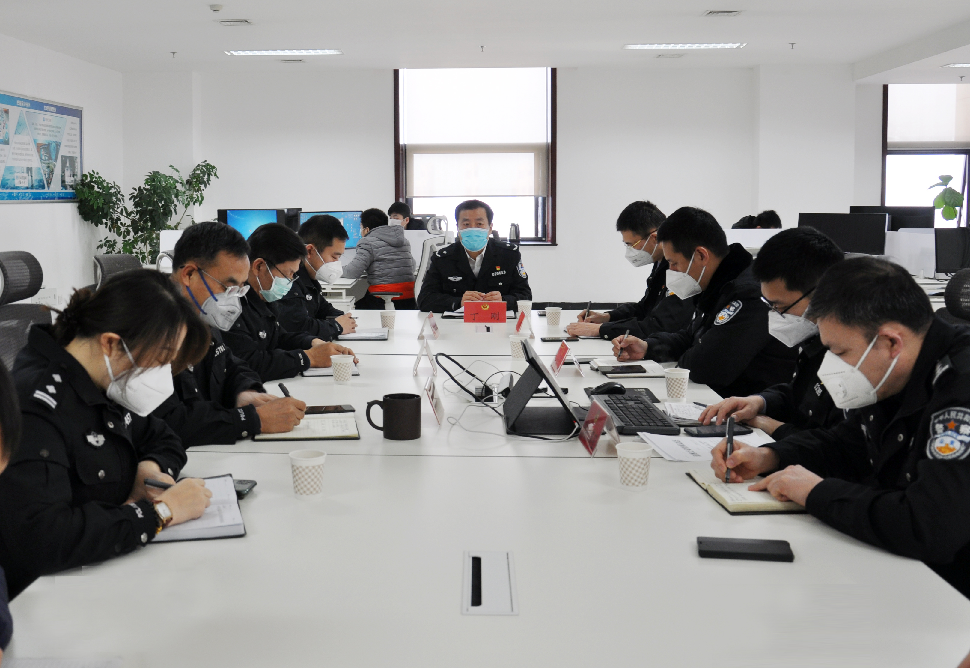 淄博市公安局副局长丁刚主持召开大数据应用疫情防控工作会议
