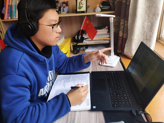 墨韵书法协会会长、机械189班杨昊为六年级学生讲授书法知识