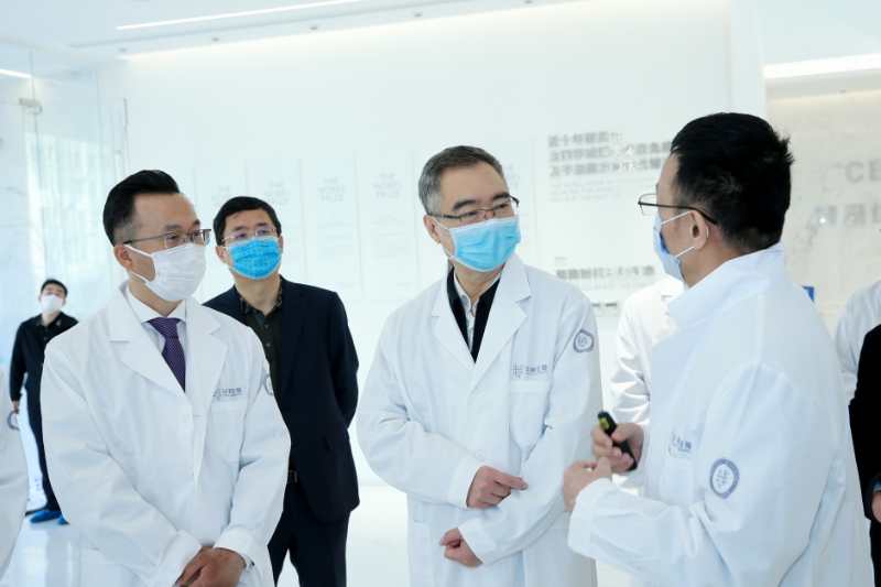 2020年3月18日,省委常委、青岛市委书记王清宪调研青岛华赛伯曼医学细胞生物有限公司 2020年3月18日,省委常委、青岛市委书记王清宪调研青岛华赛伯曼医学细胞生物有限公司