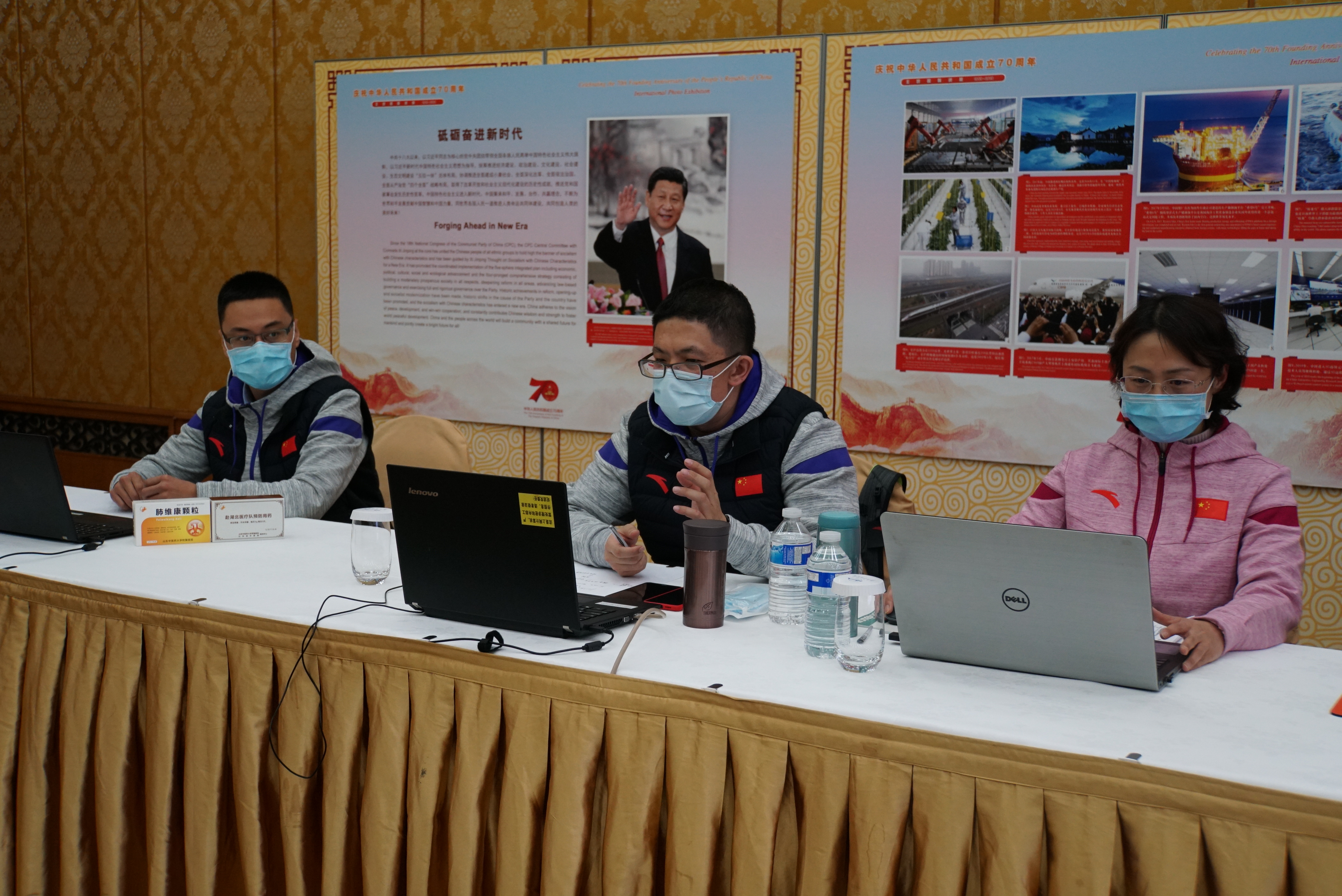 [大众日报客户端·海报新闻]山东赴英联合工作组与在英侨界代表视频连线，进行远程科普答疑