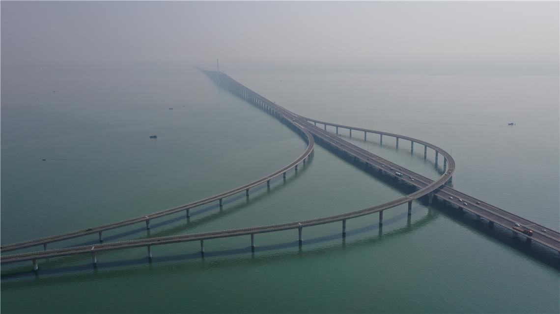 【大众日报客户端·海报新闻】观澜丨胶州湾大桥胶州连接线通车：胶东半岛的“核心支点”掀起盖头