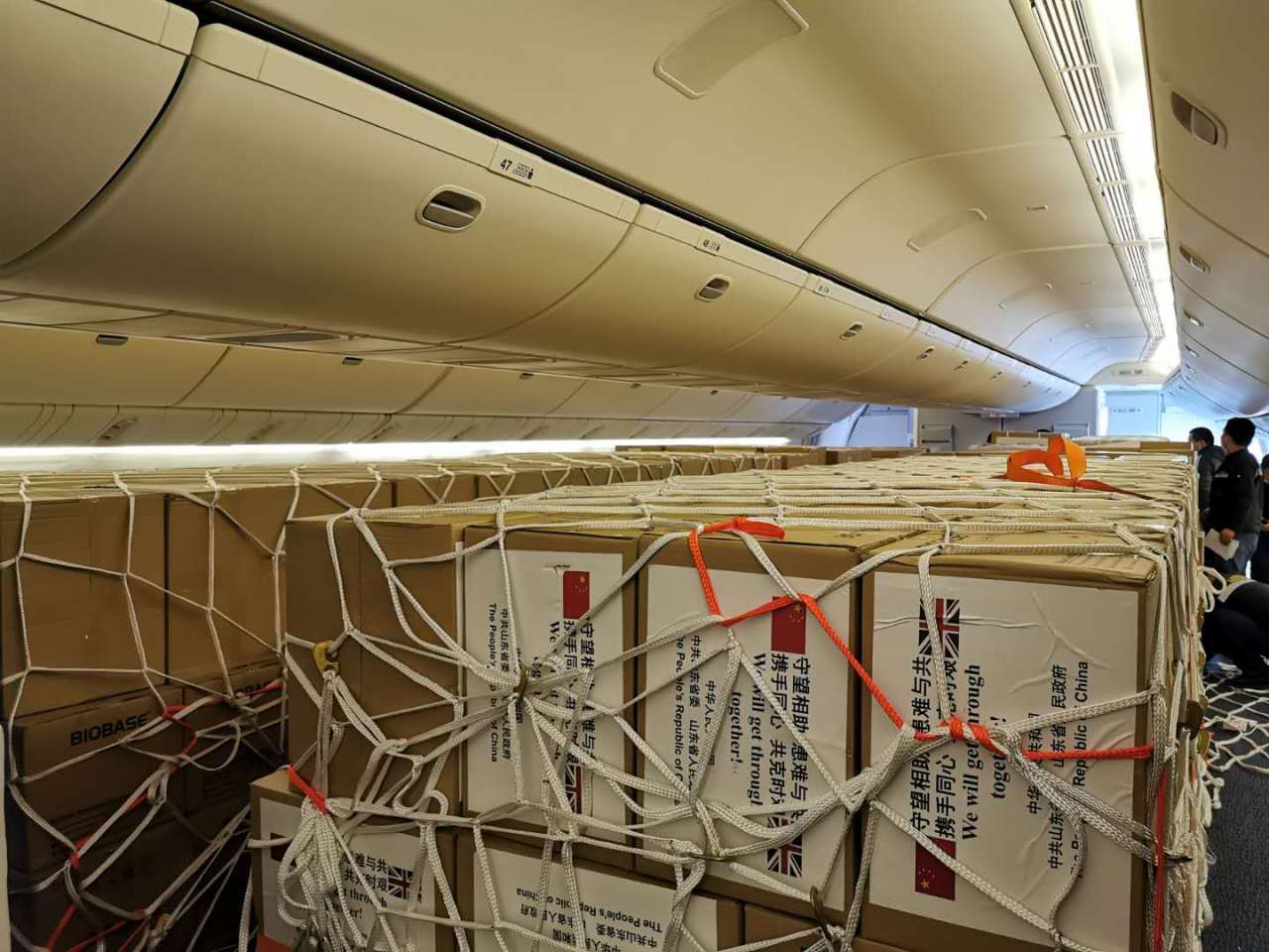 『大众日报客户端·海报新闻』来自祖国的挂念！山东再发包机运送抗疫物资赴英