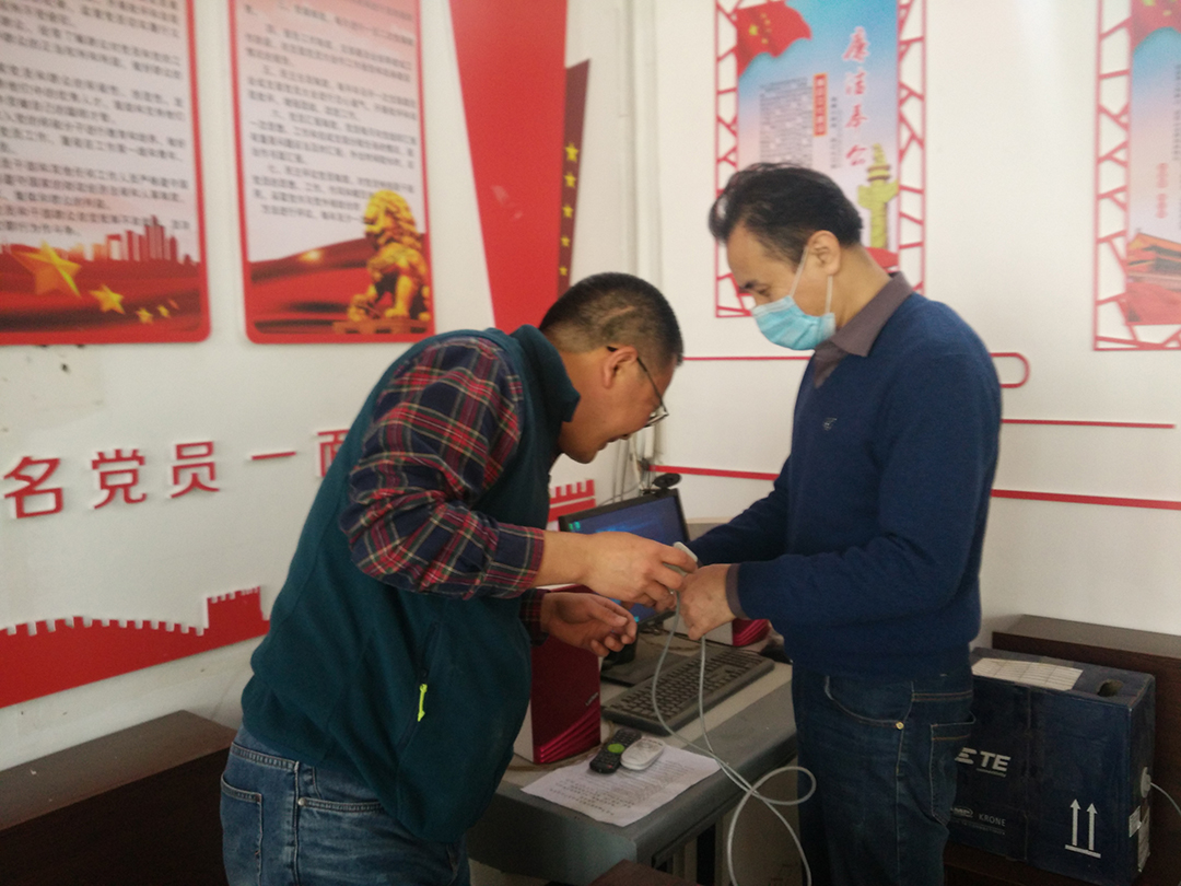 大众日报客户端·海报新闻@小镇有了电商服务中心！大众报业集团驰援老区开展直播带货