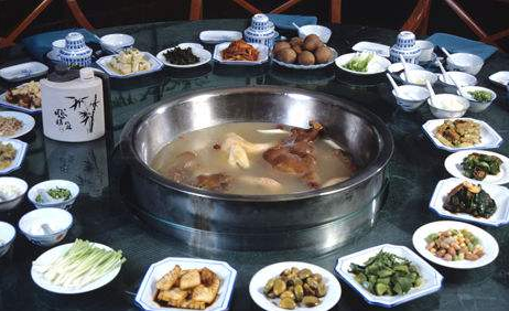 大众日报客户端·海报新闻：齐鲁山海经丨山东人的分餐制几千年前就有了……