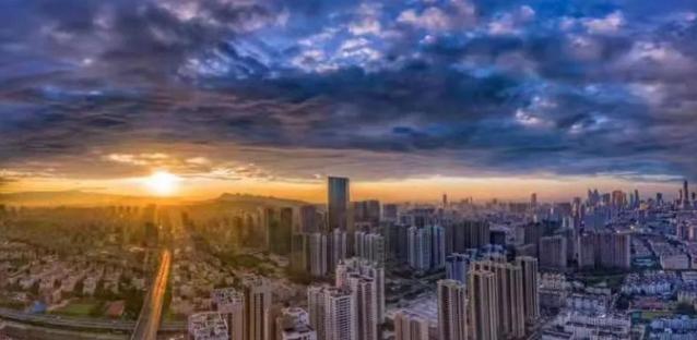 『大众日报客户端·海报新闻』齐鲁政情丨青岛“顶格头脑风暴”聚焦工业互联网，背后有何深意？