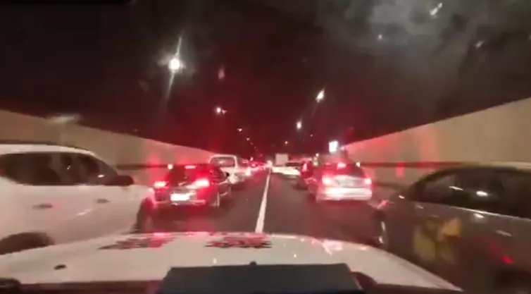 大众日报客户端·海报新闻■大众锐评丨3分钟让出生命通道，“45度法”彰显生命至上！