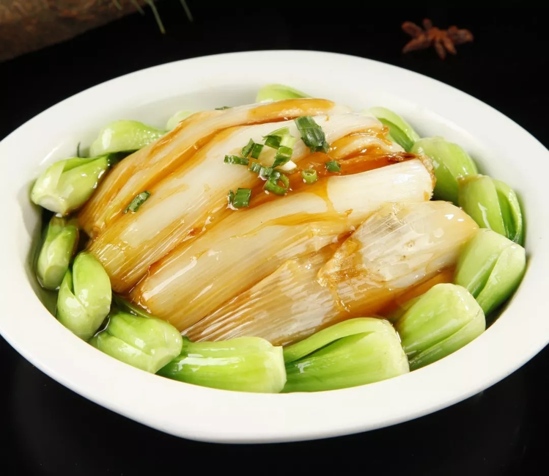 大众日报客户端·海报新闻好客山东丨山东人对大葱的眷恋，大概几十个酱缸也盛不下