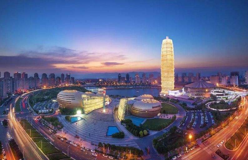 大众日报客户端·海报新闻观澜丨济南GDP力争破万亿,“万亿俱乐部丰收年”的山东跨越