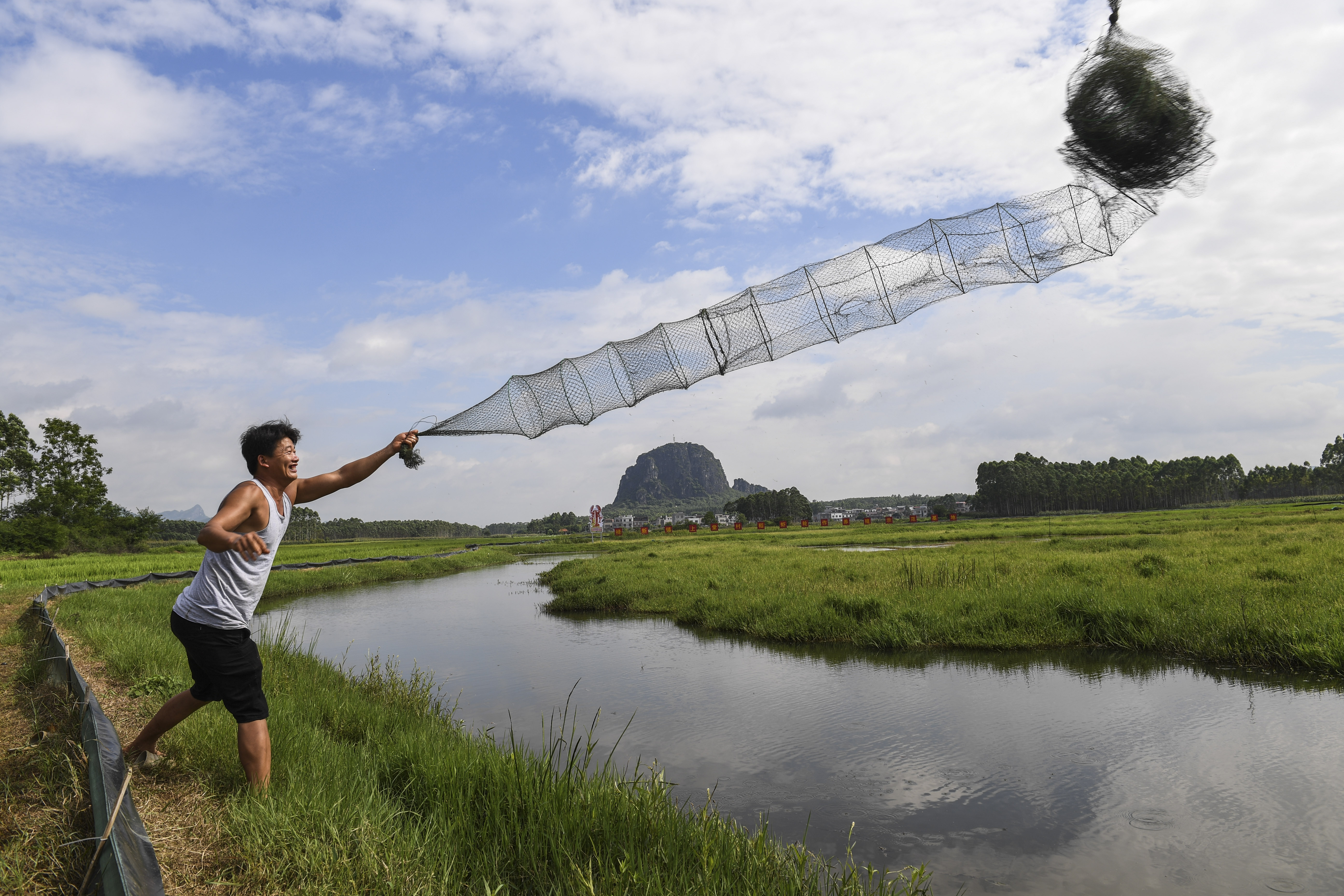 大众报业·大众日报镜头里的华夏丨希望与前行，这是愈挫愈勇的中国