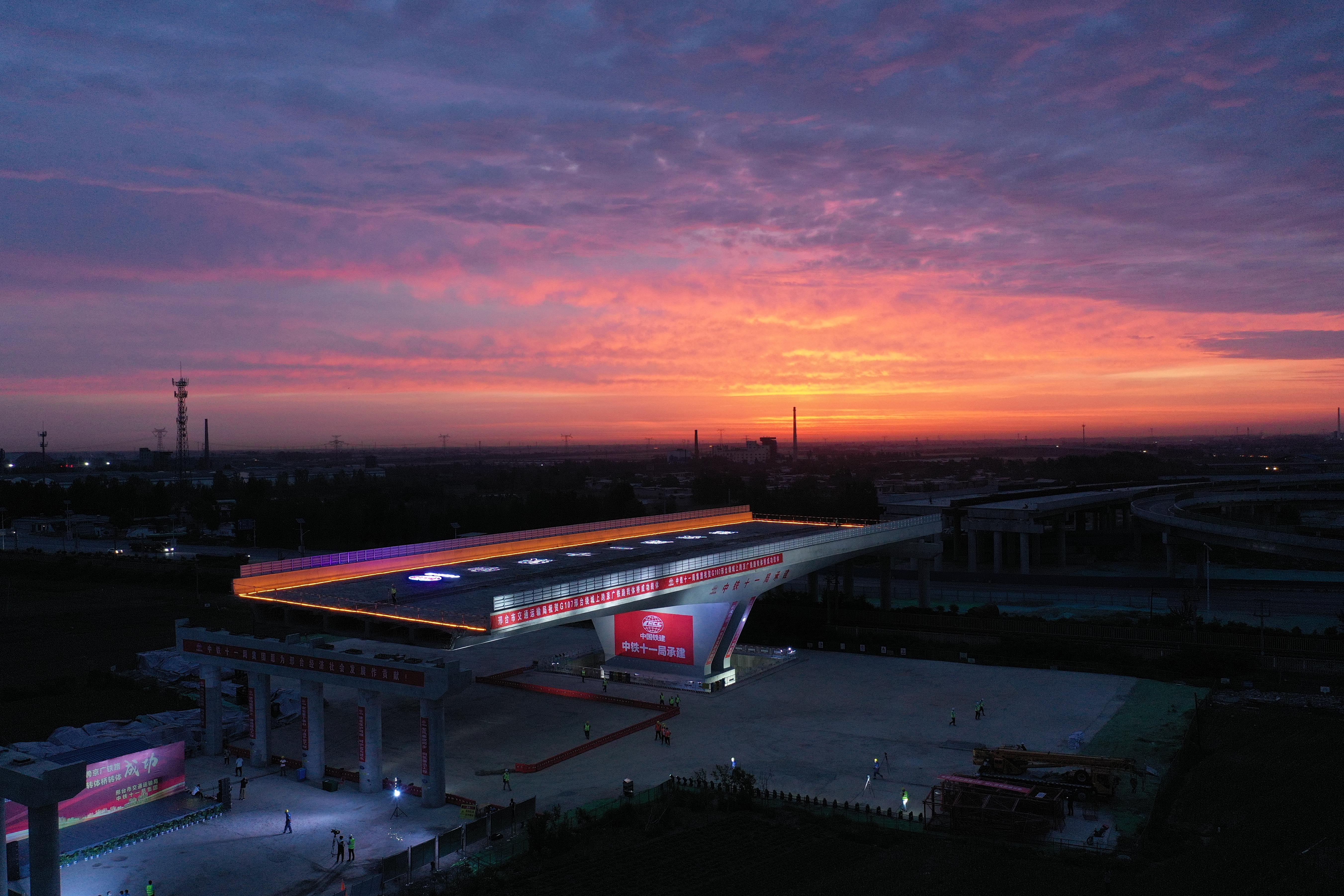 大众报业·大众日报镜头里的华夏丨希望与前行，这是愈挫愈勇的中国