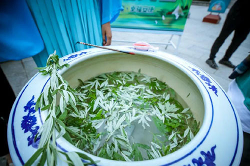 朱砂艾草送福气